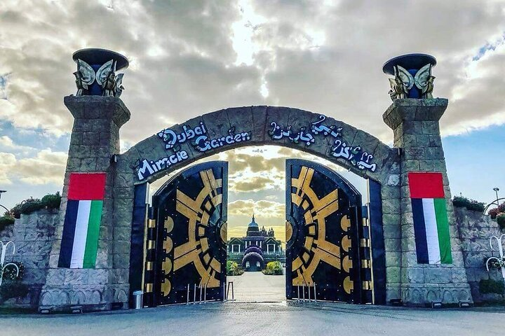 Step into a world of stunning floral displays and exhilarating jet car adventures. Experience Dubai's charm as you journey through the vibrant Miracle Garden and the thrilling desert landscape.